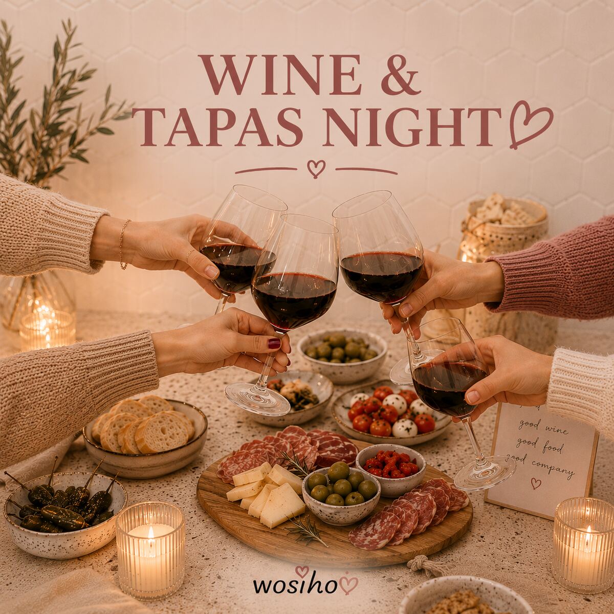 Vier Hände stoßen mit Rotweingläsern an, Tapas-Brett mit Käse, Oliven, Salami, Kerzen — Wine and Tapas Night der WoSiHo Sisters